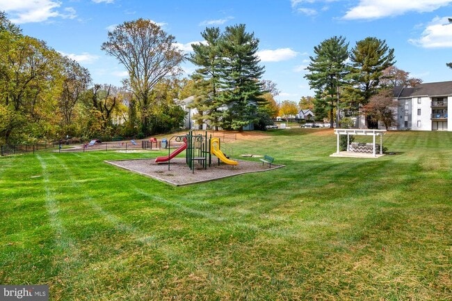 Building Photo - 5482 Cedar Ln