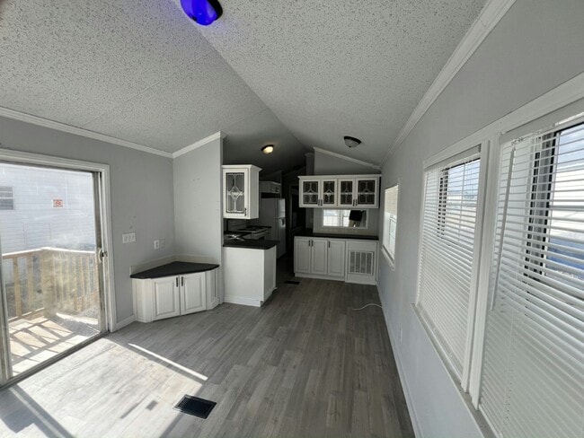 Building Photo - 1117 Chicago Bulls St