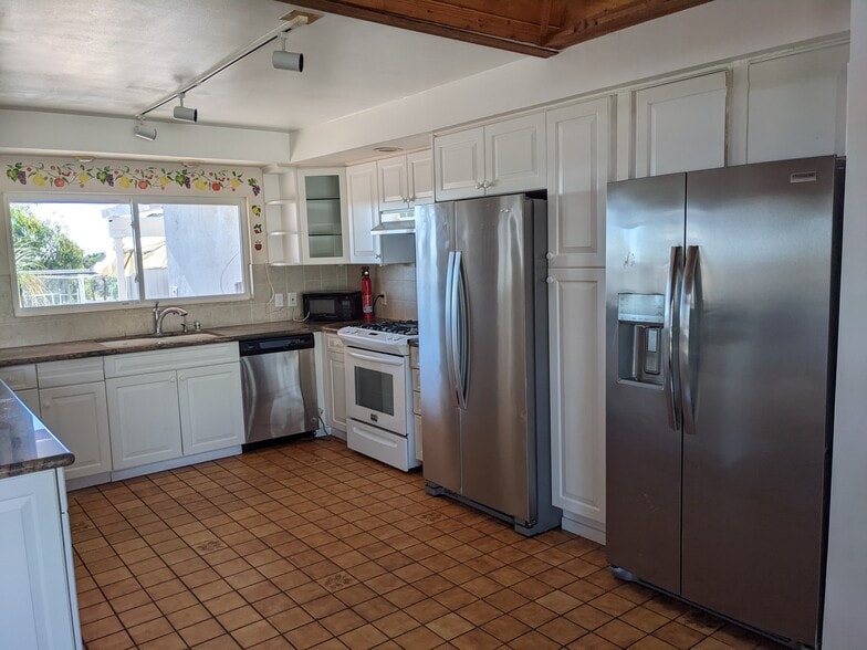 Building Photo - 5617 Dorothy Way