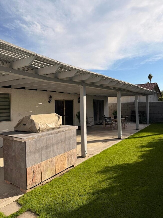 Building Photo - 51905 Avenida Velasco