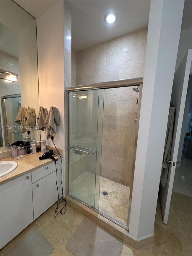 Building Photo - 19900 E Country Club Dr