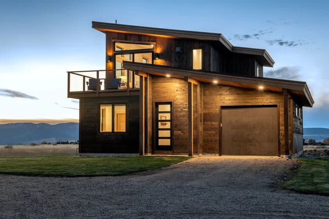 Building Photo - 3402 Alta Vista Dr