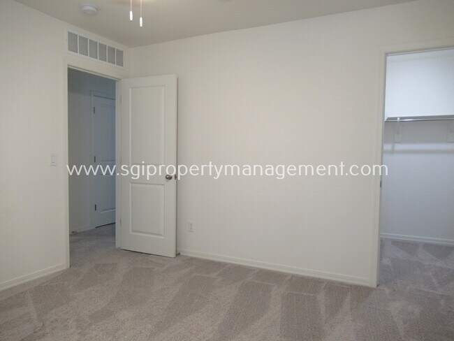 Building Photo - 19218 W Pierson St