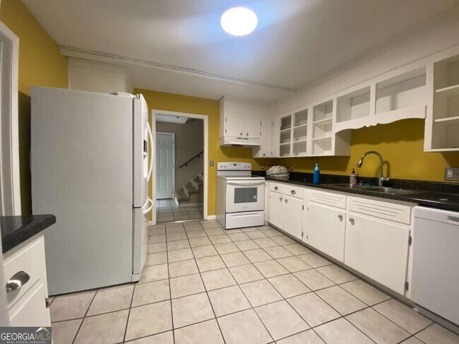 Building Photo - 522 Capri Dr