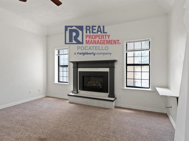 Building Photo - 5 Bedroom Home - University Area - Must See - Pet (dog) Negotiable