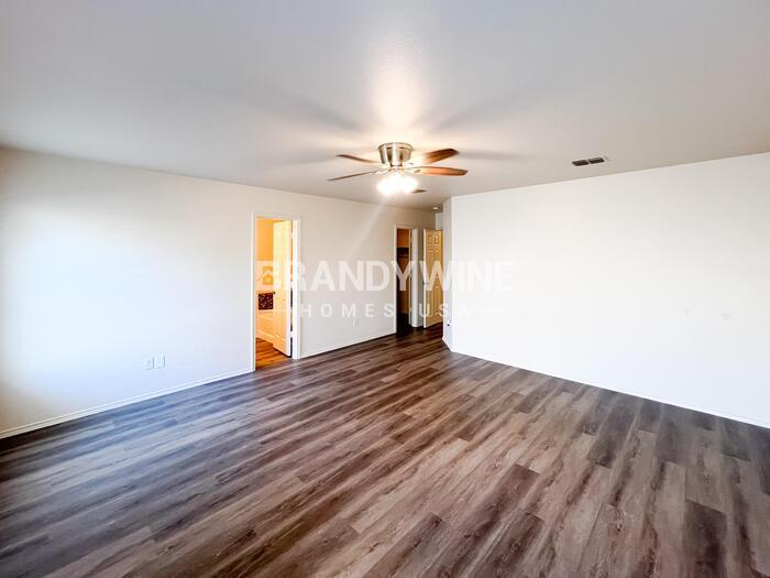 Building Photo - 523 Indian Paintbrush Dr