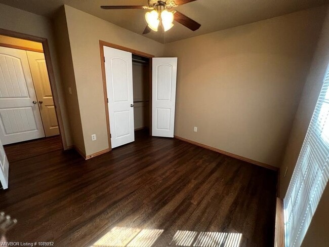 Building Photo - 9127 Fresno Cir