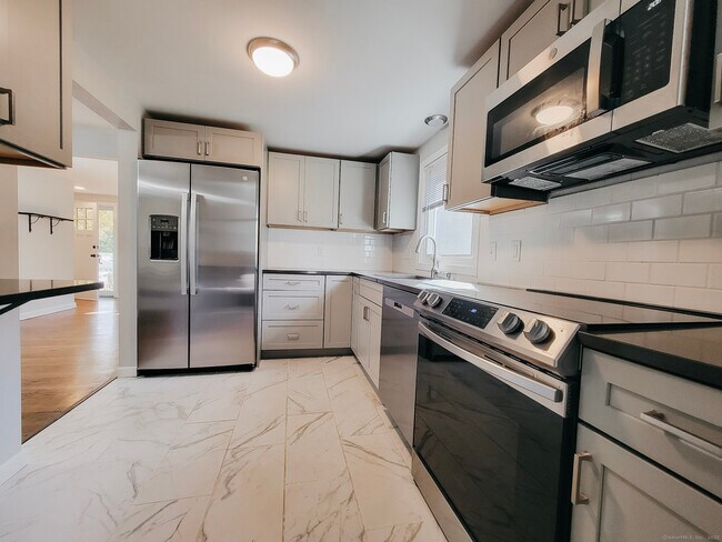 Building Photo - 90 Cedar Ln