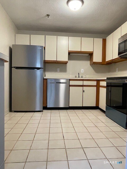 Building Photo - 11 Putter Dr