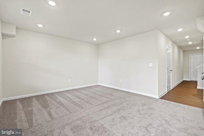 Building Photo - 136 Winterplace Dr