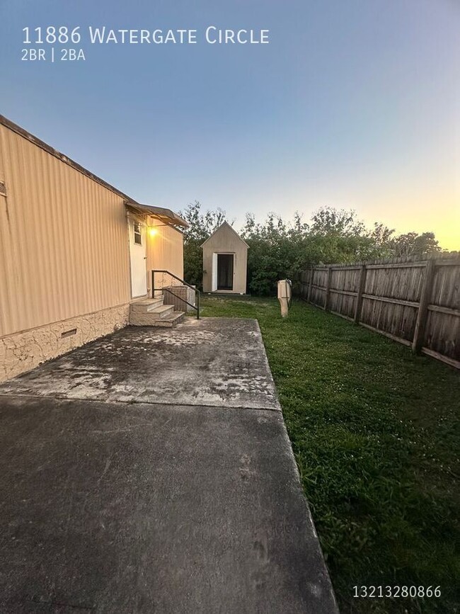 Building Photo - Beautiful 2/1.5 with fenced yard Mobile Ho...