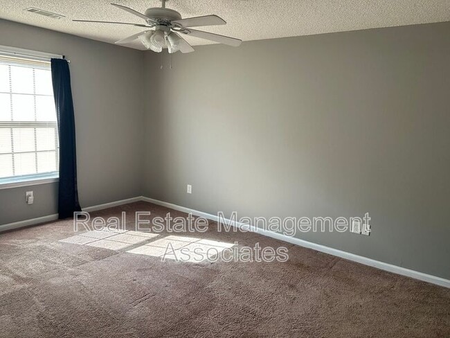 Building Photo - 1710 Summerwoods Ln