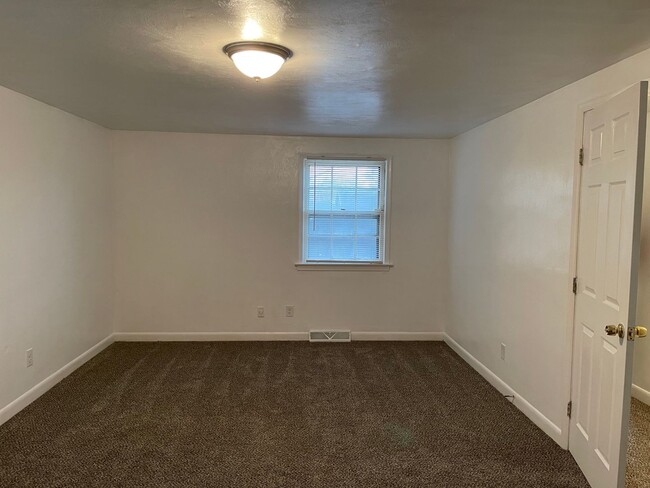 Building Photo - Coleman Place 3-bedroom, 2-bath Condo