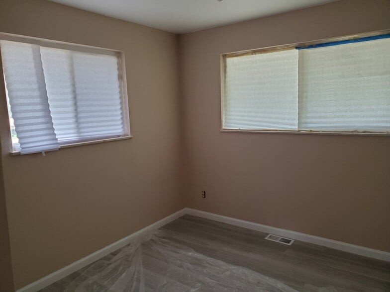 Building Photo - 10118 Douglas Ct