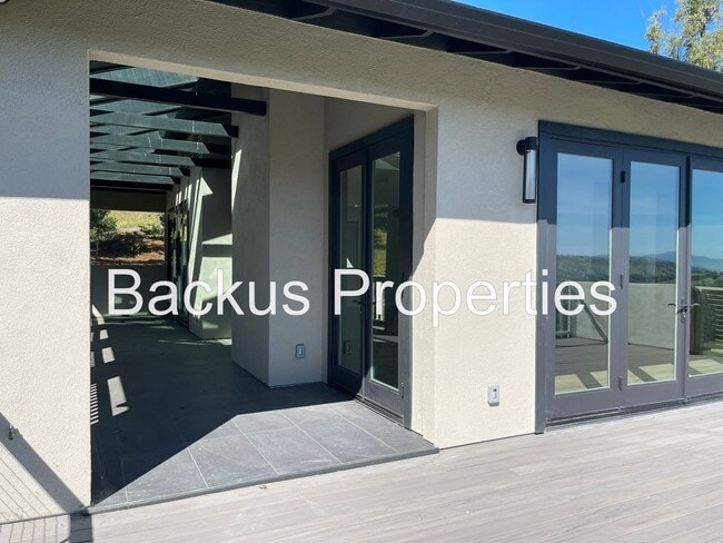 Building Photo - Wonderful three bedroom home with great views