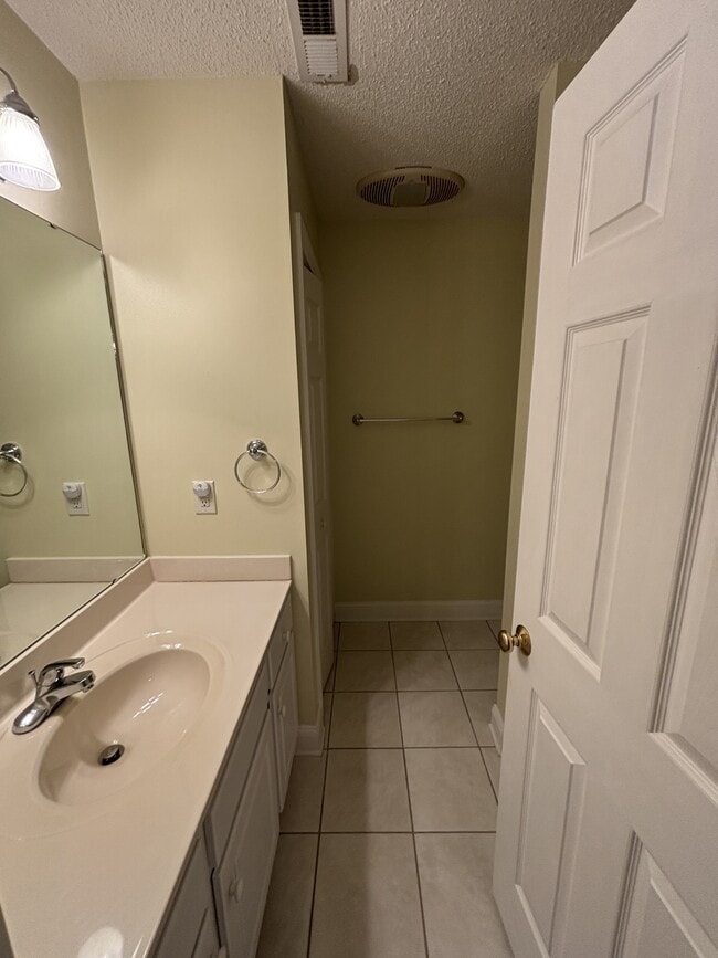 Building Photo - 285 Merion Cir