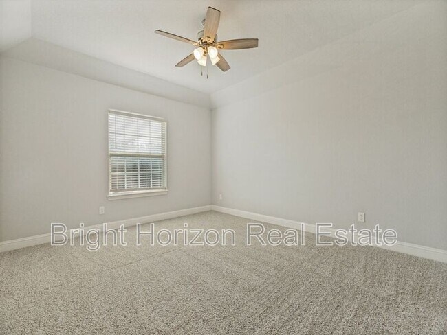 Building Photo - 449 Woodgrove Dr