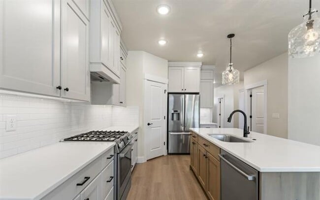 Building Photo - 4 Bedroom Home - Meridian