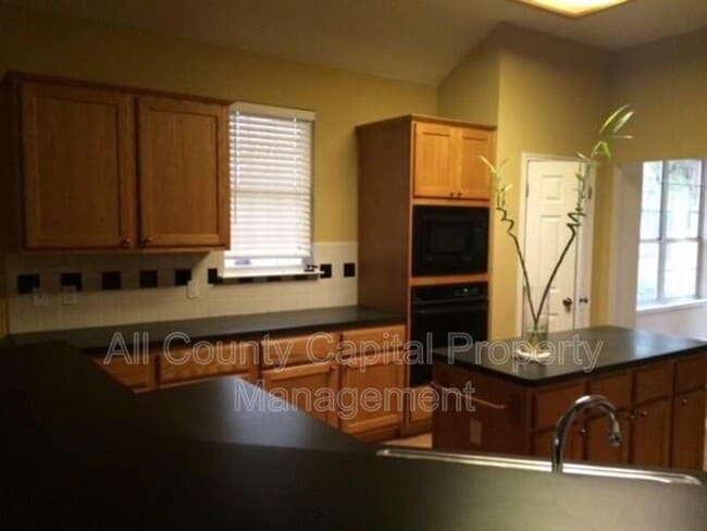 Building Photo - 401 Warm Moon Cove