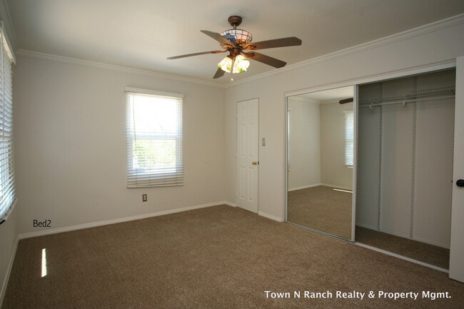 Building Photo - 5Br 2Ba single Family Home