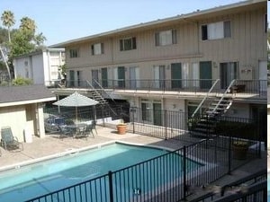 Pool - Fayette Townhouse Apartments