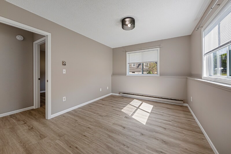 Building Photo - 1402 Division St W