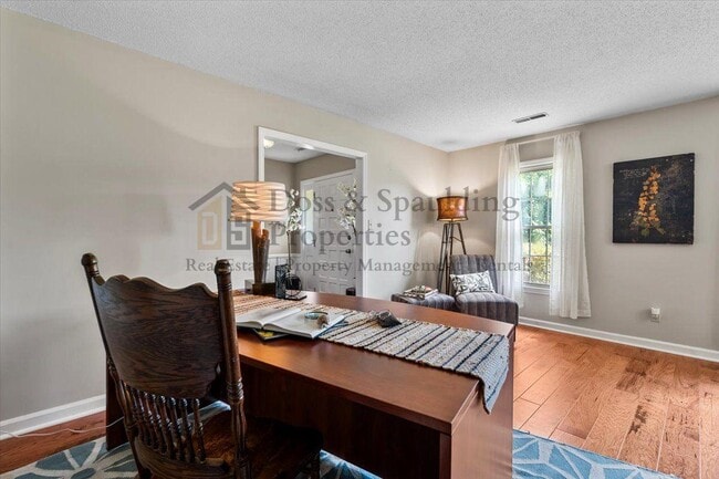 Building Photo - 1480 Spring Hill Cir
