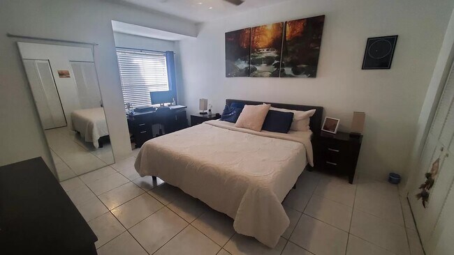 Building Photo - 12233 Armenia Gables Cir