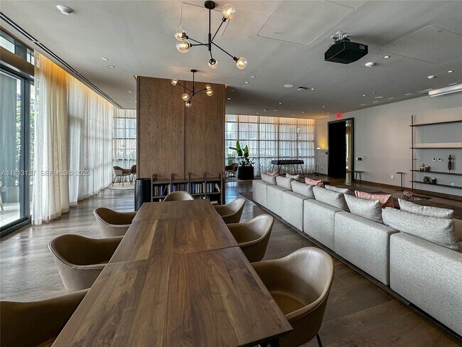 Building Photo - 159 NE 6th St