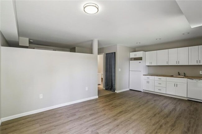 Building Photo - 22 Peachtree Hills Ave NE