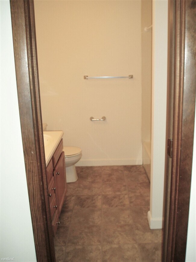 Building Photo - 2 br, 1 bath Townhome - 901 Hartwell Drive A