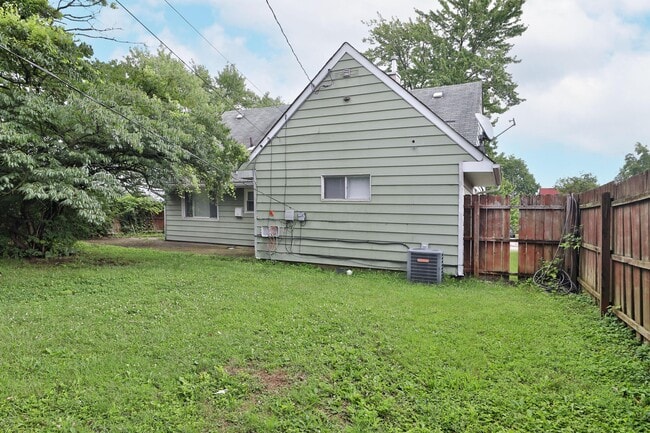 Building Photo - 2353 Hanna Dr