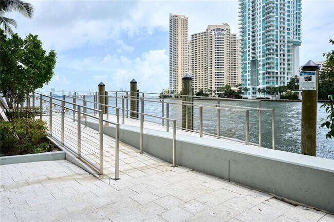 Building Photo - 300 Biscayne Blvd Way