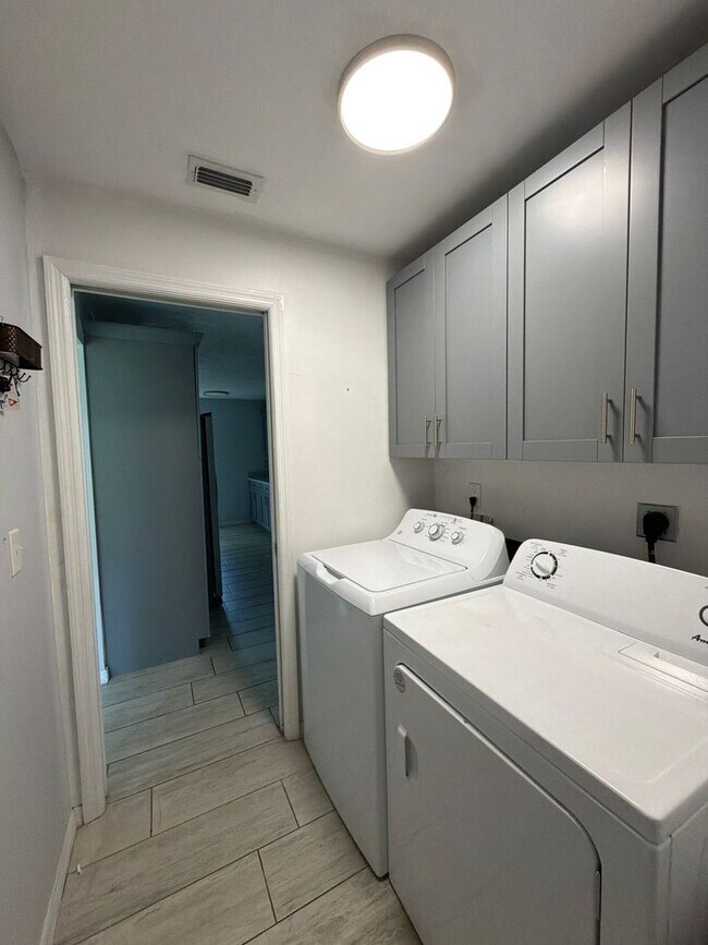 Building Photo - 10024 SW 73rd Terrace