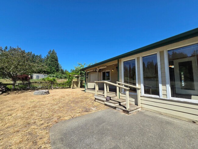 Building Photo - Port Ludlow Farmhouse for Rent, Freshly Updated and Available Now!