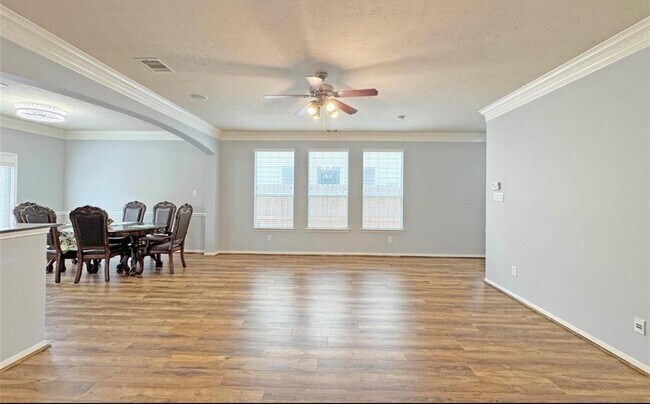 Building Photo - 6222 Skyline Dr