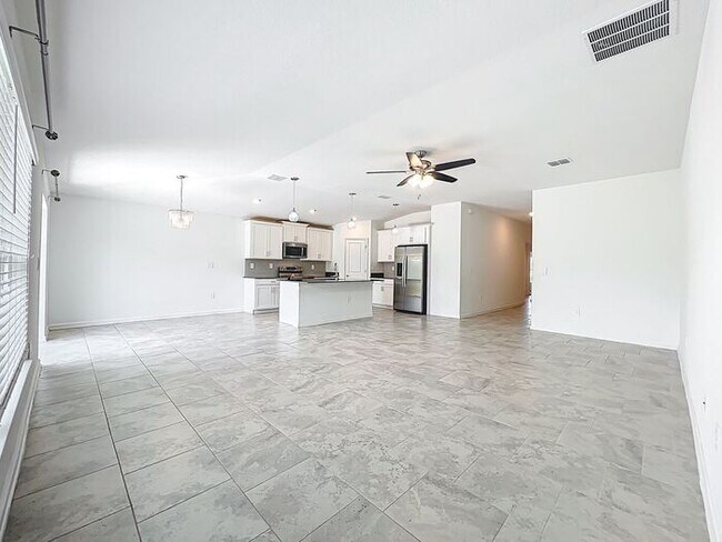 Building Photo - 4/2 Groveland Home with Solar Panels