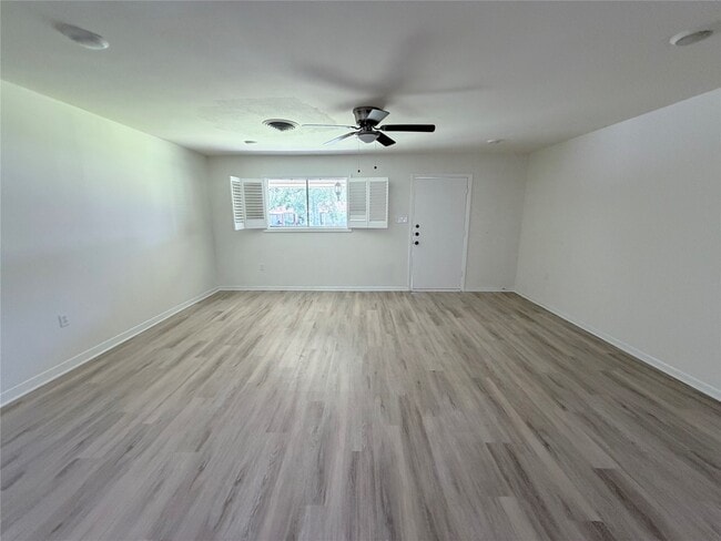 Building Photo - 807 W Murrill Ave