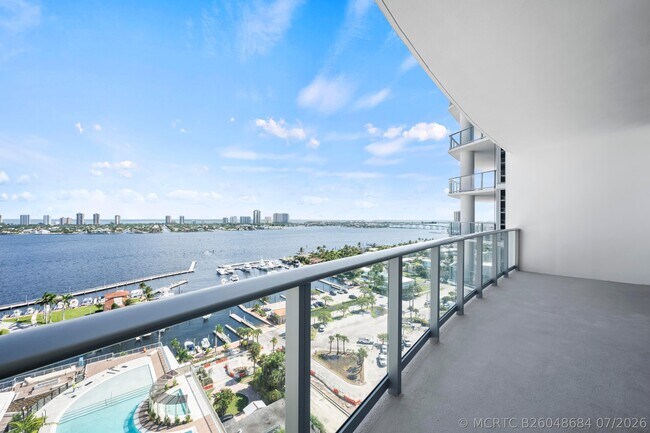 Building Photo - 220 Lake Shore Dr