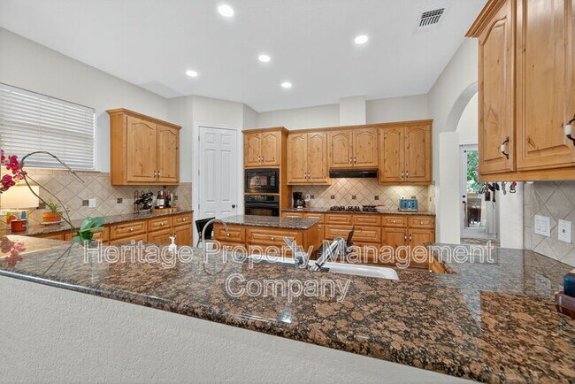 Building Photo - 24915 Estancia Cir
