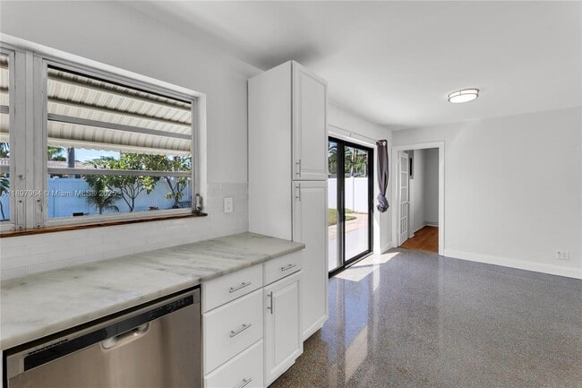 Building Photo - 2249 SW 34th Terrace