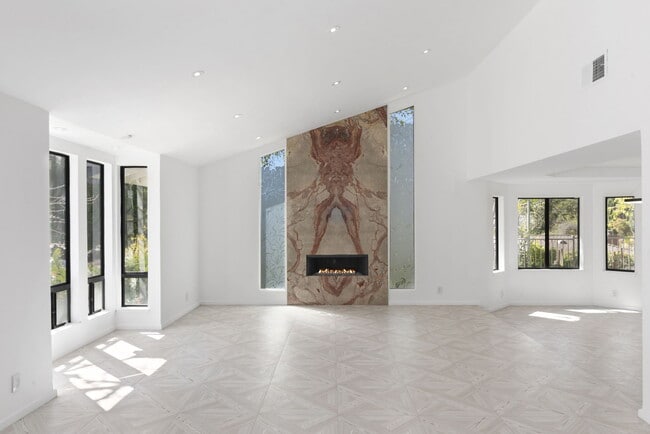 Building Photo - 2937 Deep Canyon Dr