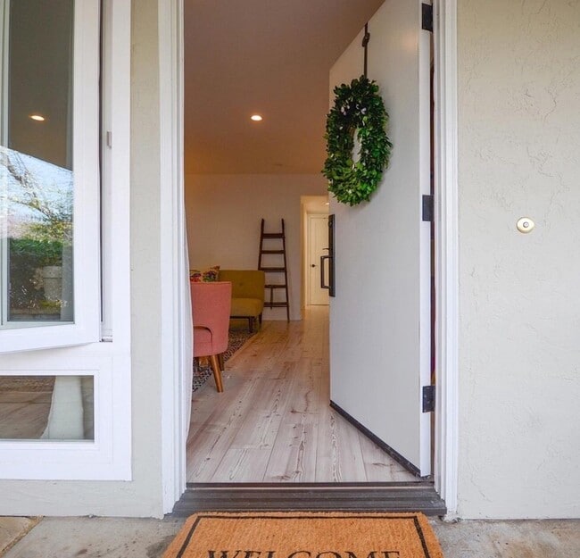 Primary Photo - Beautiful Remodeled 2 Bedroom 2 Bath St. H...