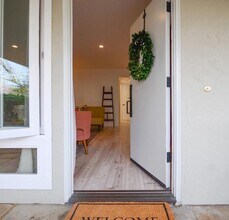 Building Photo - Beautiful Remodeled 2 Bedroom 2 Bath St. H...
