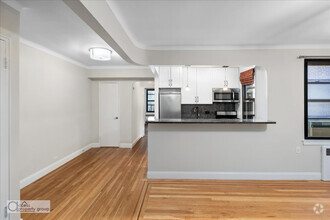 Building Photo - 98 Park Terrace E