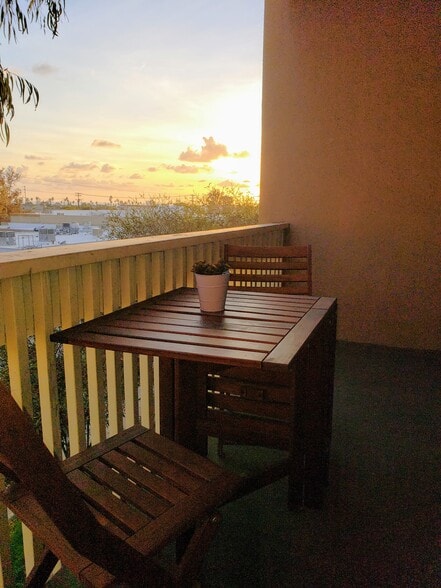 Sunlit balcony with peekaboo views of the ocean - 1775 Diamond St