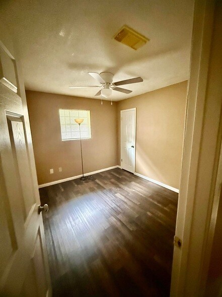 Building Photo - 4631 Inwood Dr