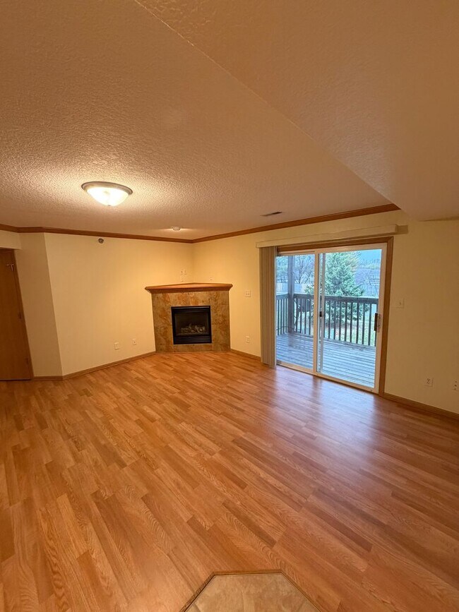 Building Photo - Condo For Rent!