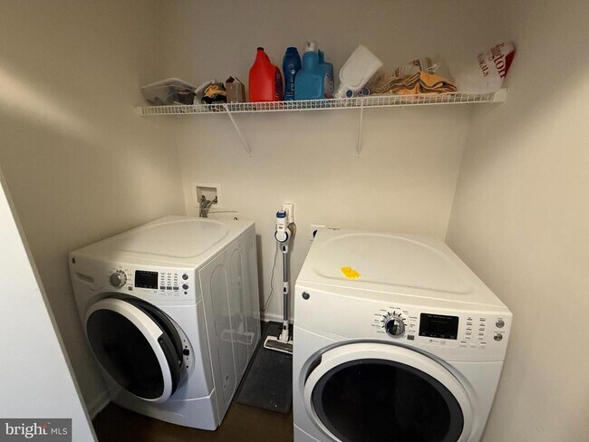 Building Photo - 8462 Hedwig Ln