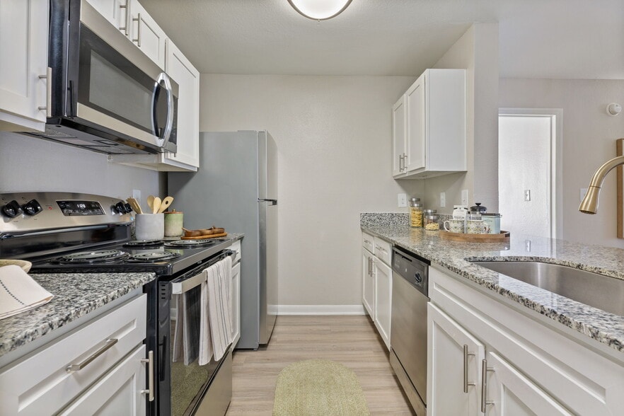 4BD, 4BA - 1320SF - Kitchen - Estates at East Riverside